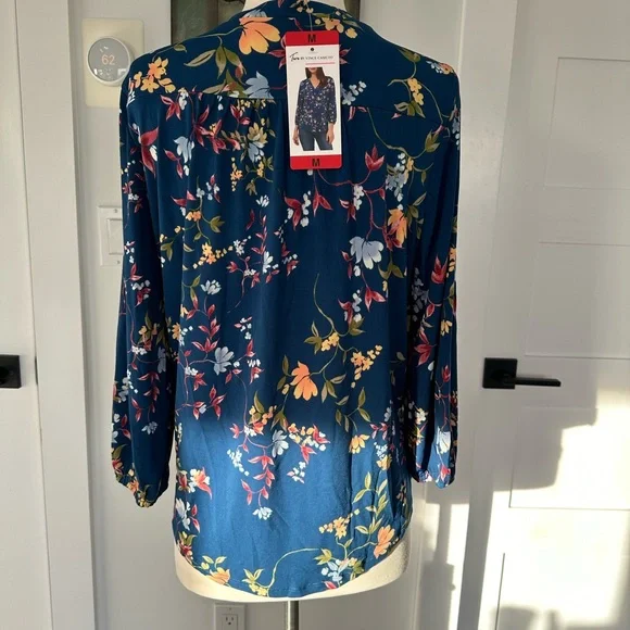 Vince Camuto Floral Blouse - Picture 4 of 7